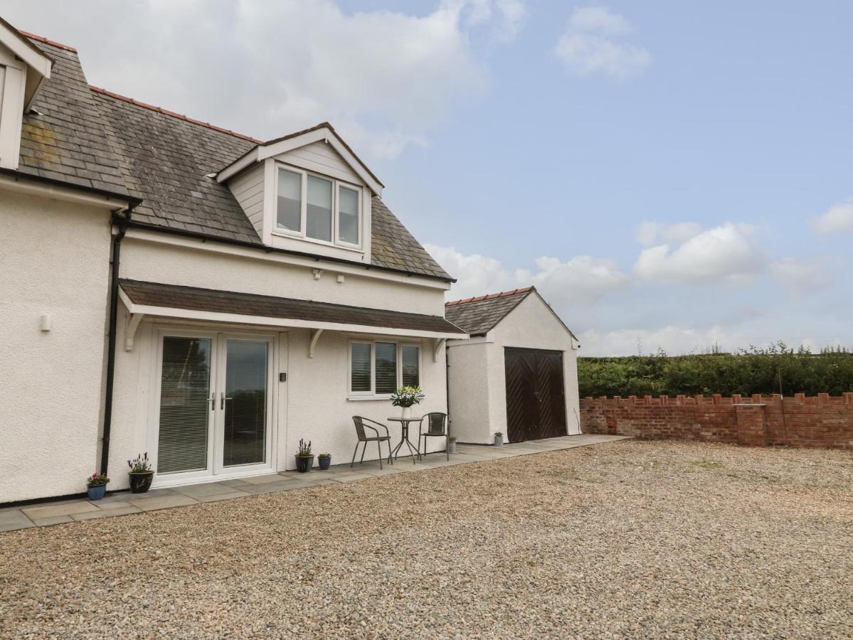 Bryn Eglwys Bach Villa Llanfairpwllgwyngyll Екстериор снимка